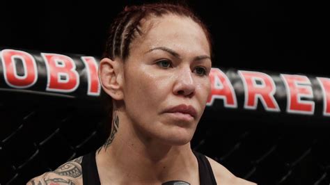 Former UFC champion Cris Cyborg poses naked in for racy photo。